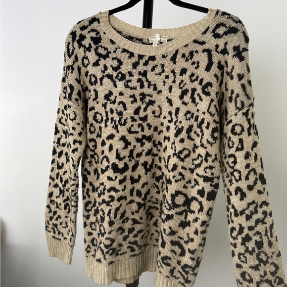 Kirra Sweaters - Kirra Animal Print Sweater • Beige & Black • Women’s Size XL